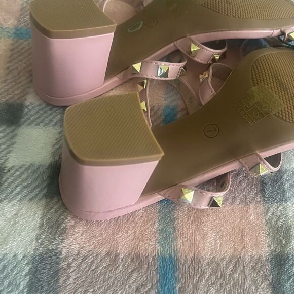 Dream Pairs Pink and Gold Sandals with Studded Straps - Picture 4 of 5